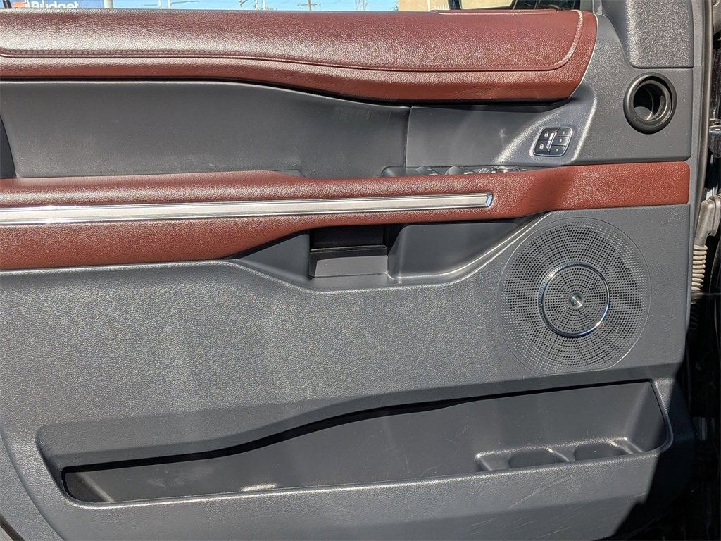 Used 2024 Ford Expedition Limited image 11