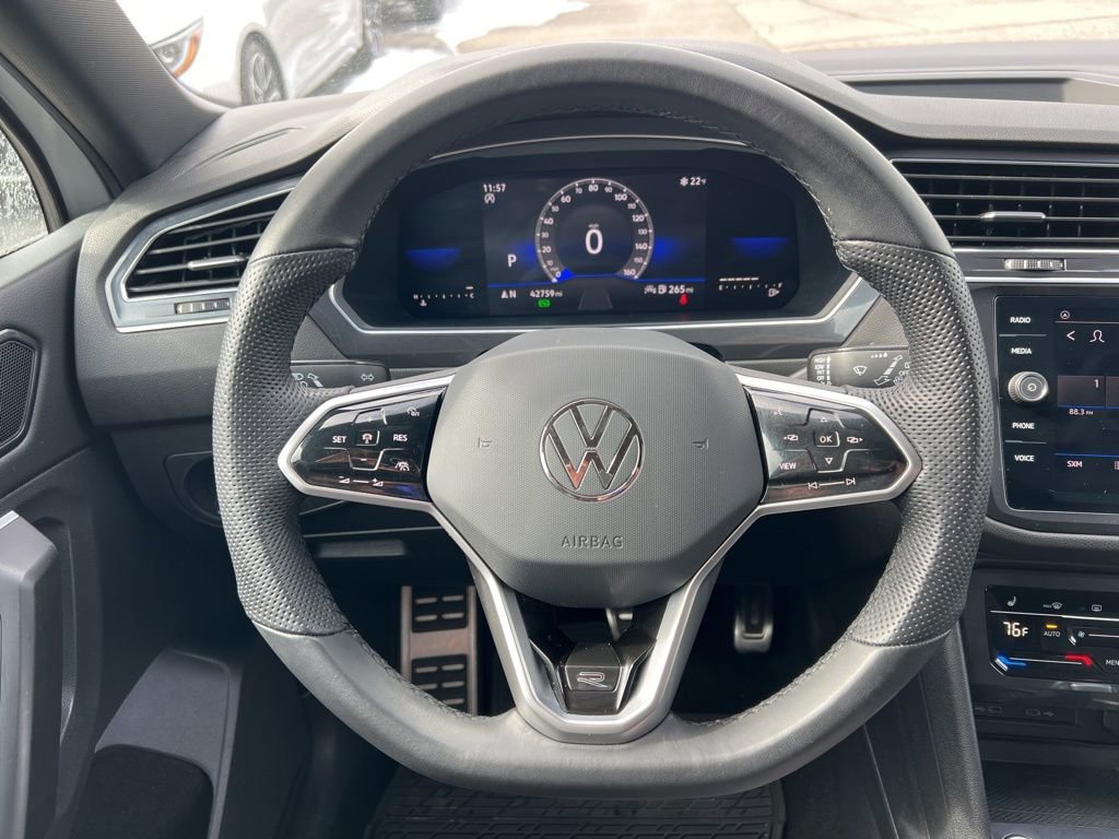 Used 2022 Volkswagen Tiguan SE R-Line image 15