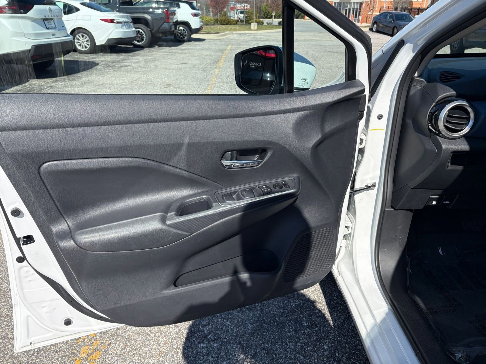 Used 2025 Nissan Versa SV image 18