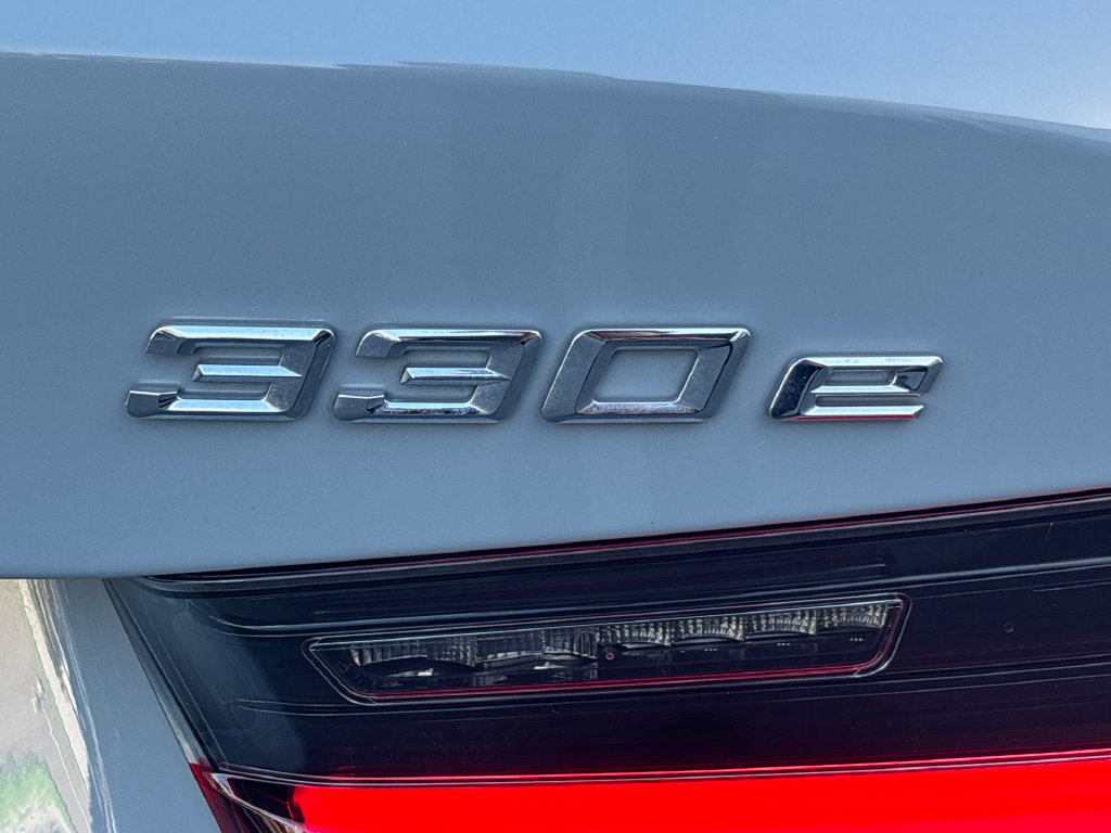 Used 2023 BMW 330e w/ M Sport Package RWD image 11