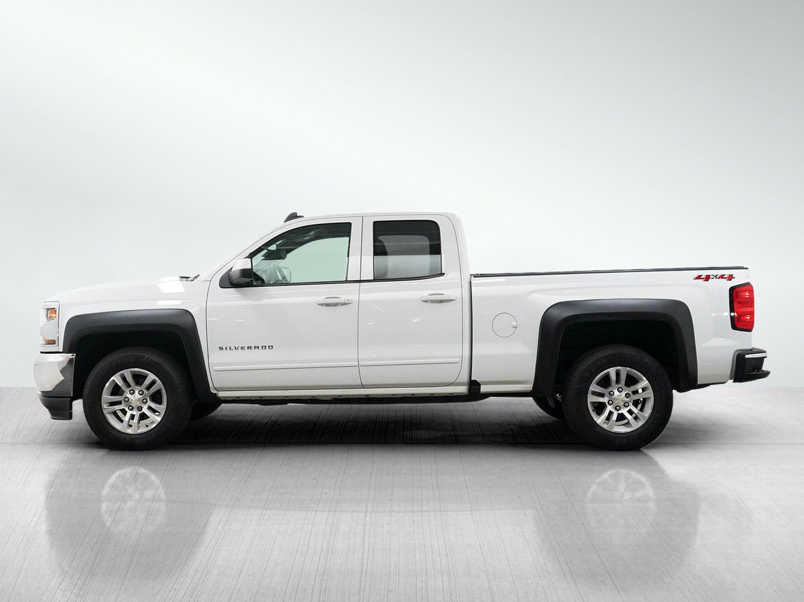 Used 2018 Chevrolet Silverado 1500 LT w/ All Star Edition AWD/4WD image 2