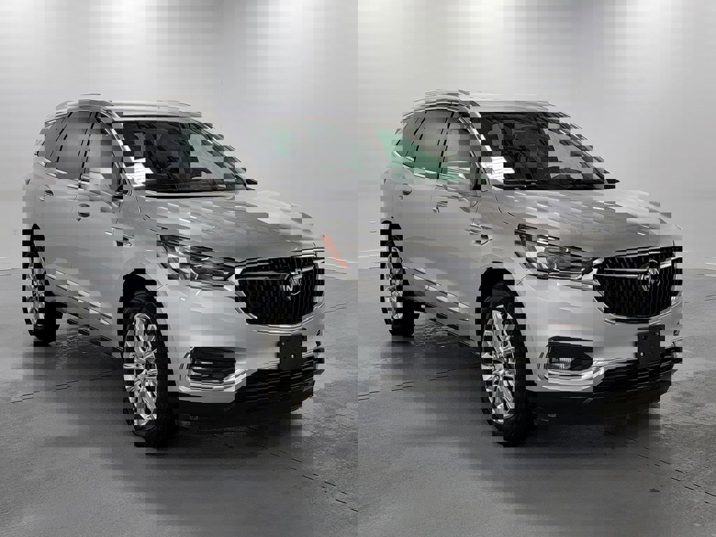 Used 2020 Buick Enclave Essence image 2