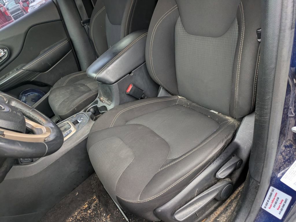 Used 2016 Jeep Cherokee Latitude w/ Cold Weather Group image 19