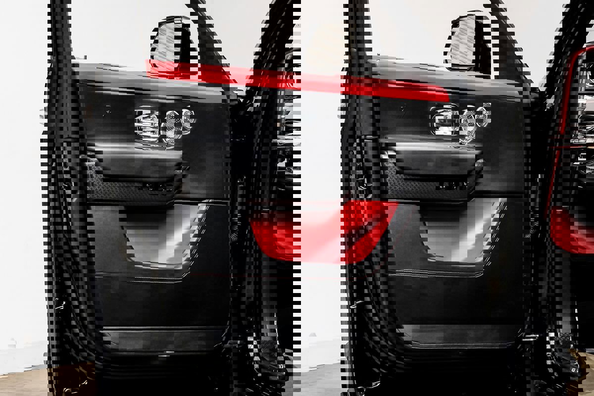 Used 2022 Rolls-Royce Cullinan Black Badge w/ Dark Exterior Package image 46