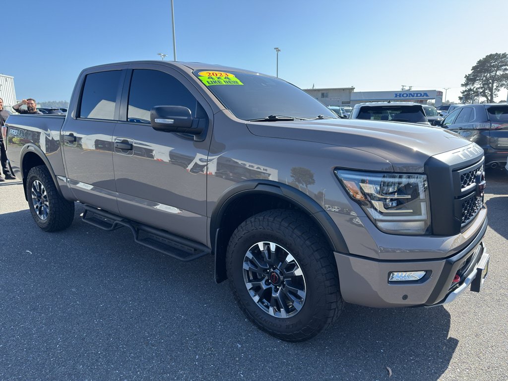 Used 2023 Nissan Titan PRO-4X w/ Pro-4x Convenience Package AWD/4WD image 8