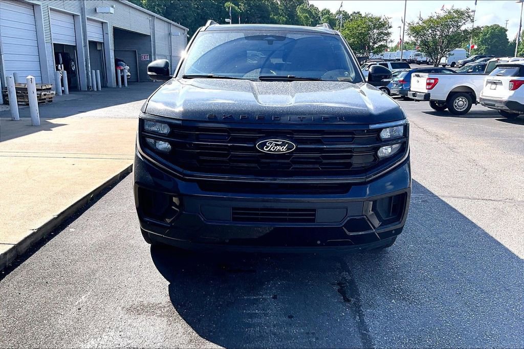 Used 2025 Ford Expedition Max Platinum w/ Stealth Appearance Package AWD/4WD image 5