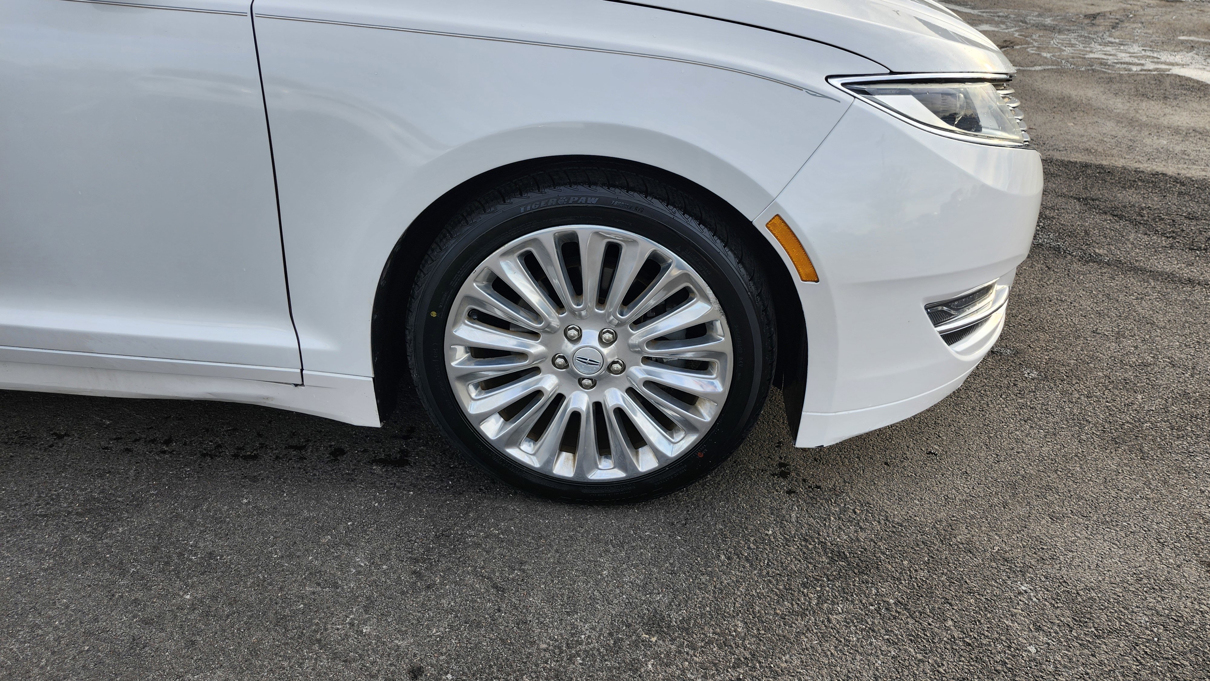 Used 2015 Lincoln MKZ w/ Equipment Group 101A Select image 11