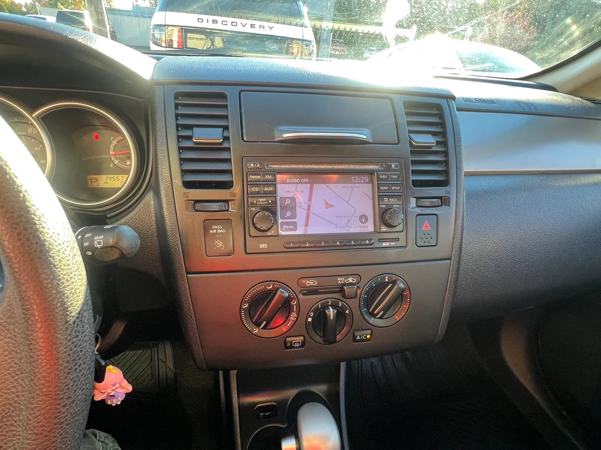 Used 2011 Nissan Versa Hatchback w/ Navigation/Satellite Pkg FWD image 17