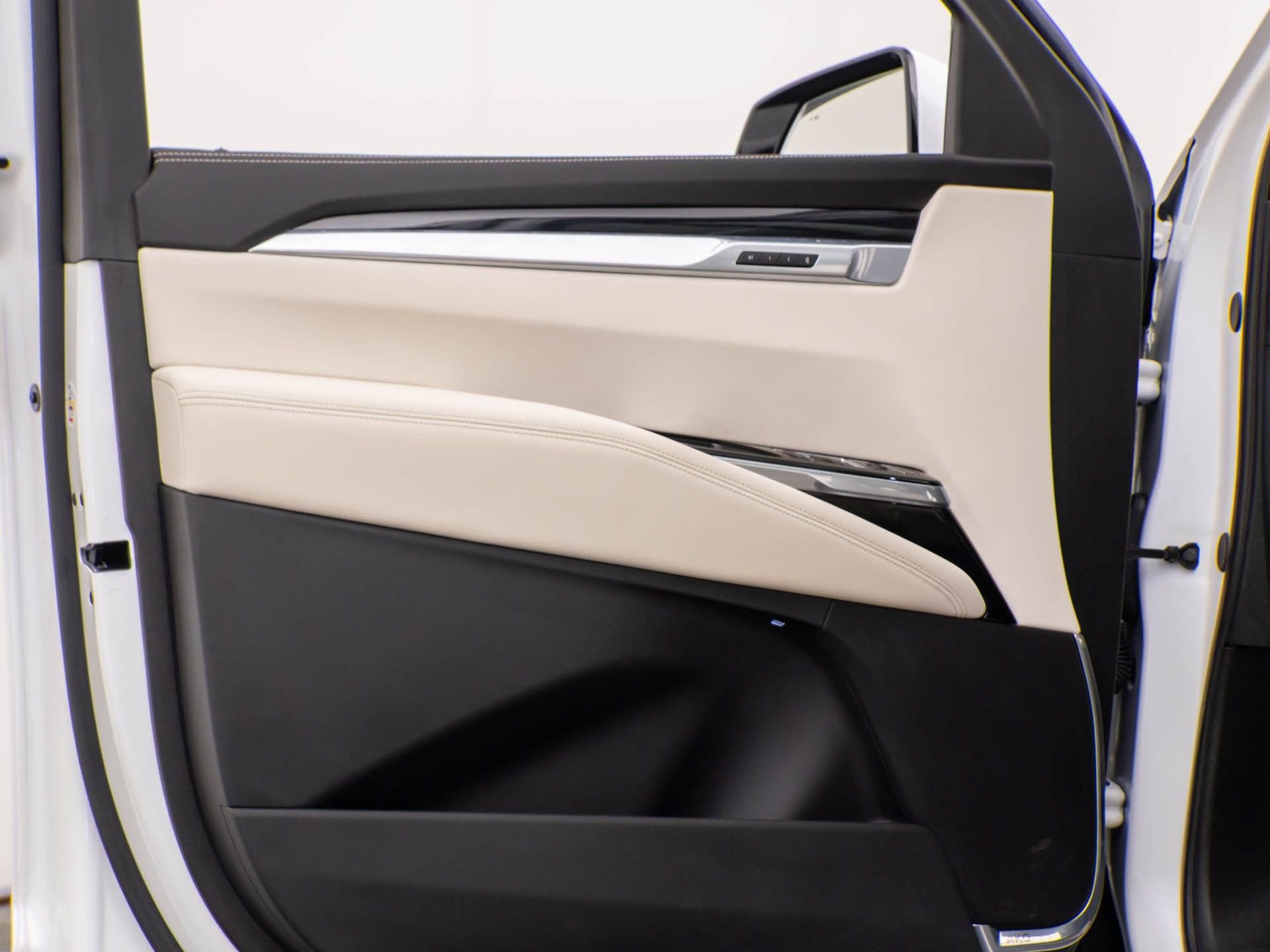 Certified 2025 Cadillac Escalade ESV Sport w/ LPO, ONYX Package image 18