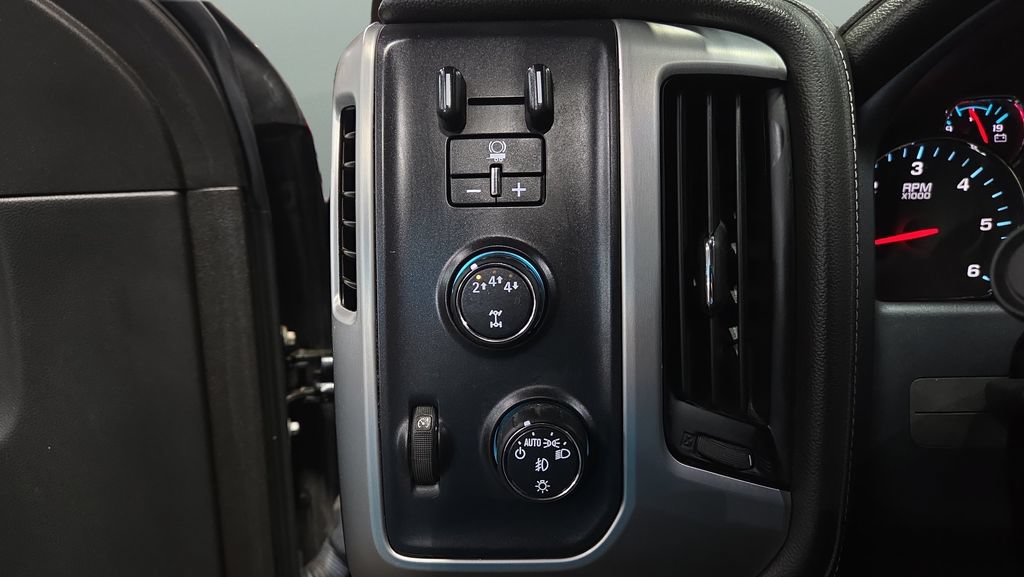 Used 2018 GMC Sierra 2500 SLT AWD/4WD image 9