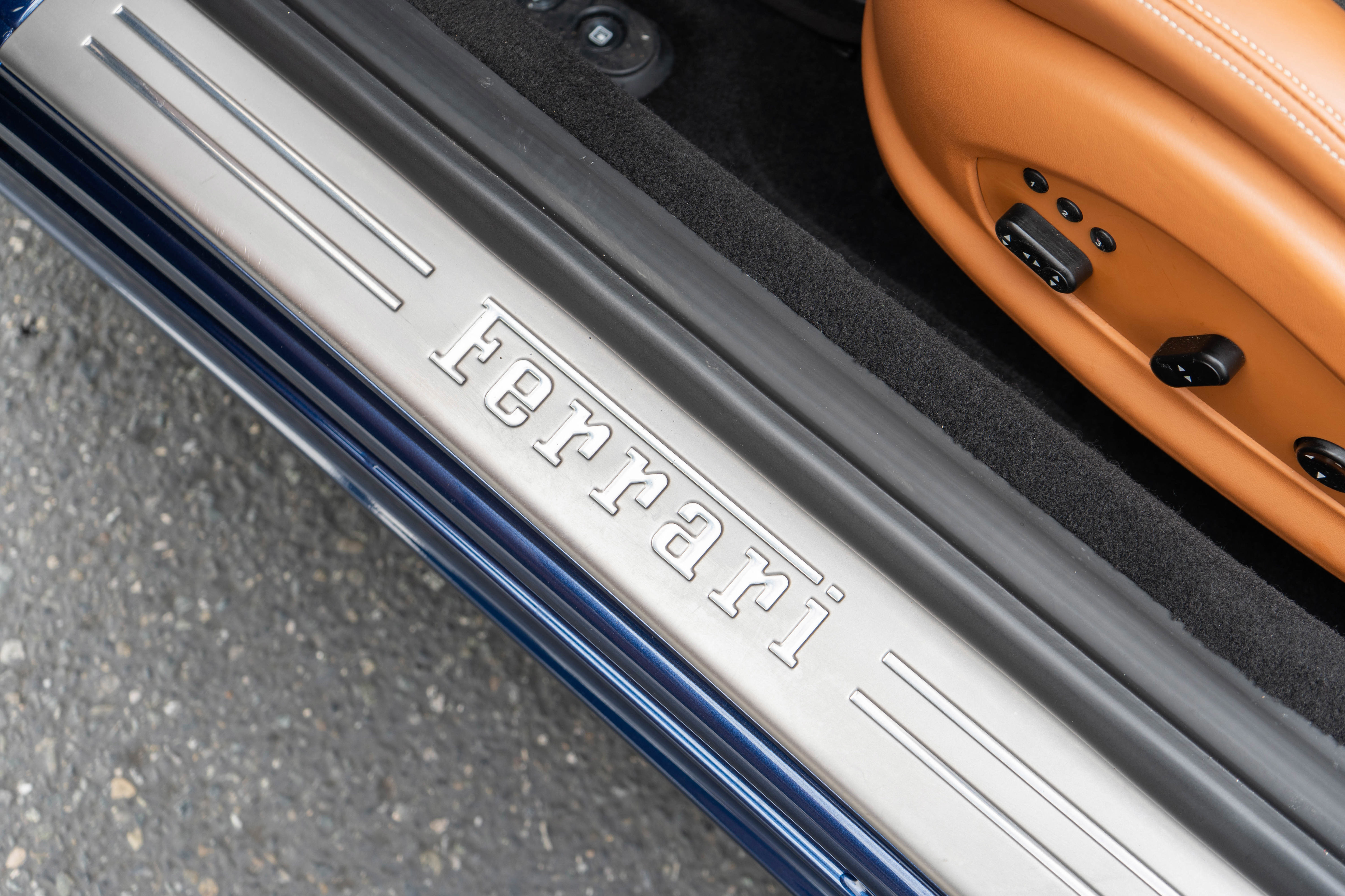 Used 2012 Ferrari California RWD image 21