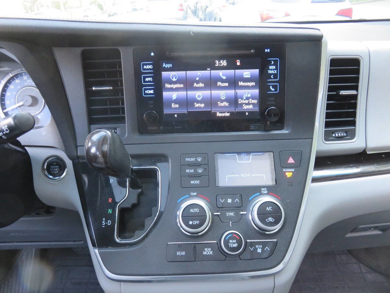 Used 2016 Toyota Sienna XLE Premium image 17