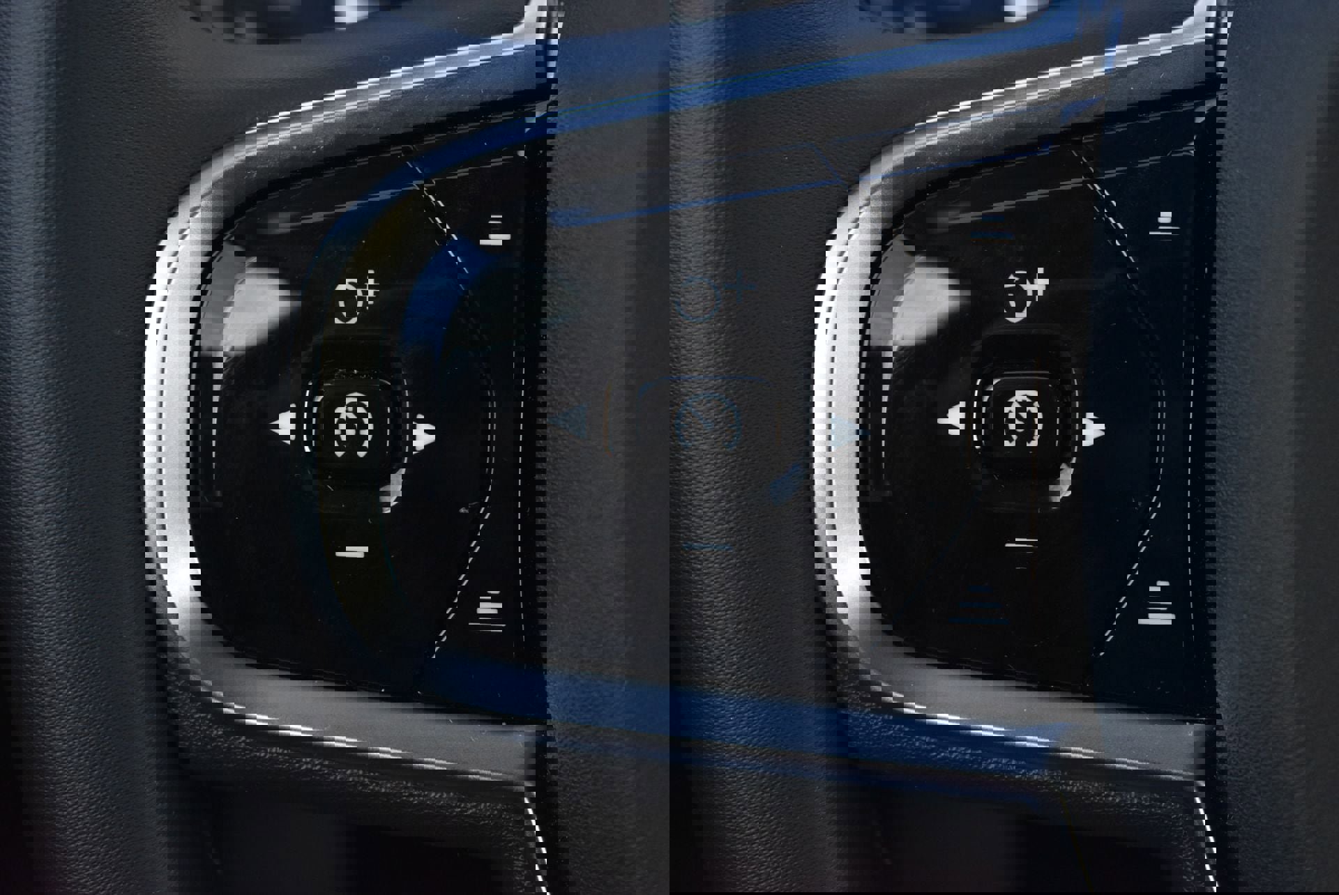 Used 2024 Volvo S60 B5 Plus image 20