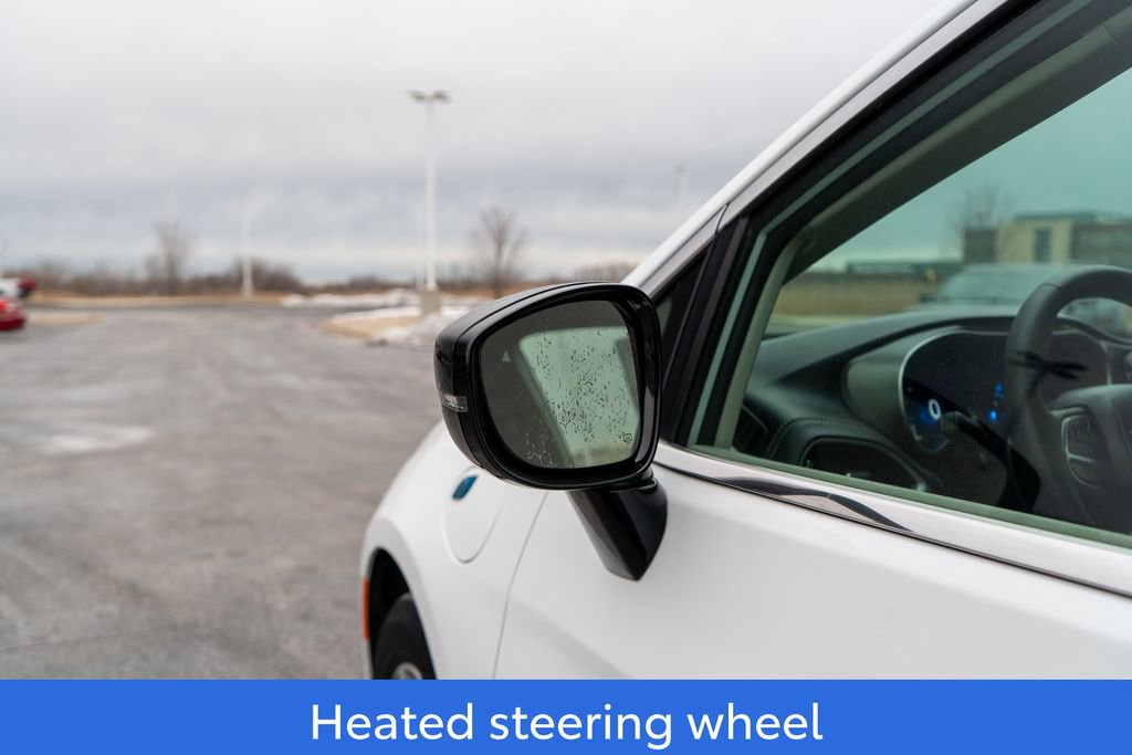 Used 2024 Chrysler Pacifica Select image 18