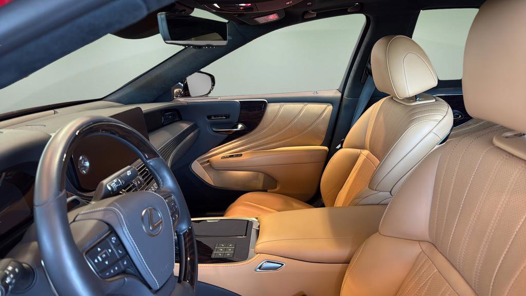 Certified 2025 Lexus LS 500 AWD w/ Luxury Package image 13