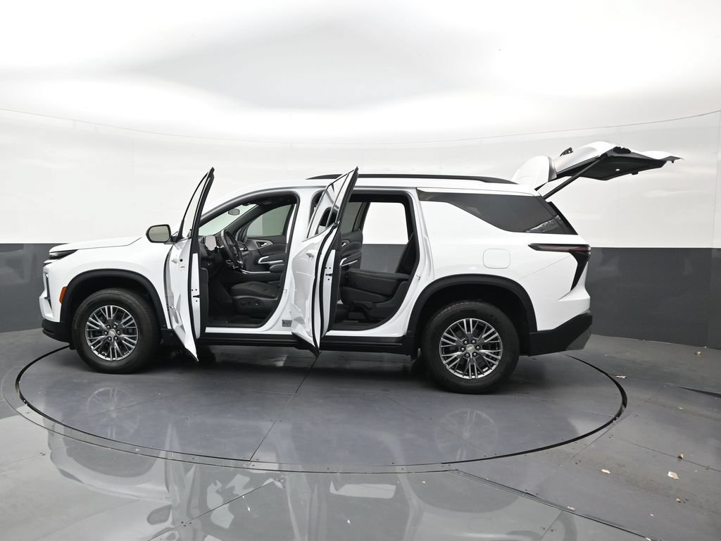 Used 2025 Chevrolet Traverse LT FWD image 30