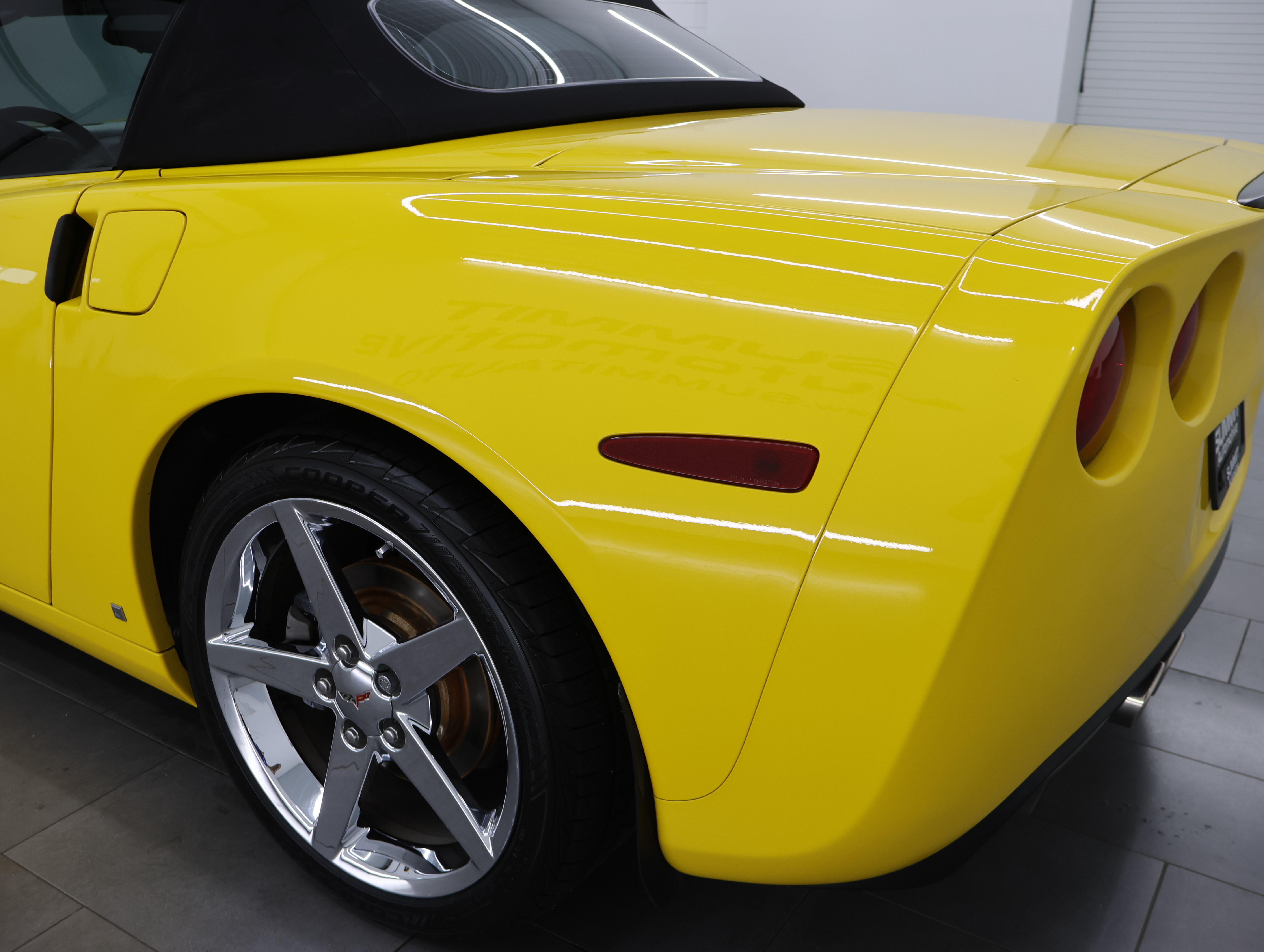 Used 2007 Chevrolet Corvette Coupe w/ Preferred Equipment Group RWD image 26
