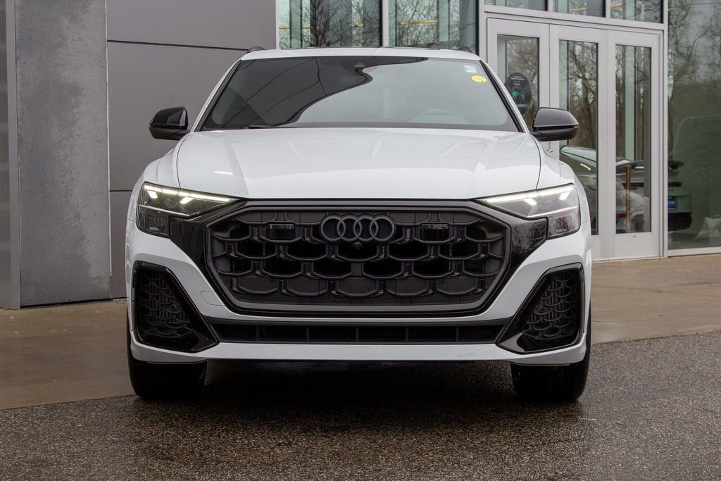 Used 2025 Audi SQ8 Premium Plus w/ 23" Wheel Package image 2