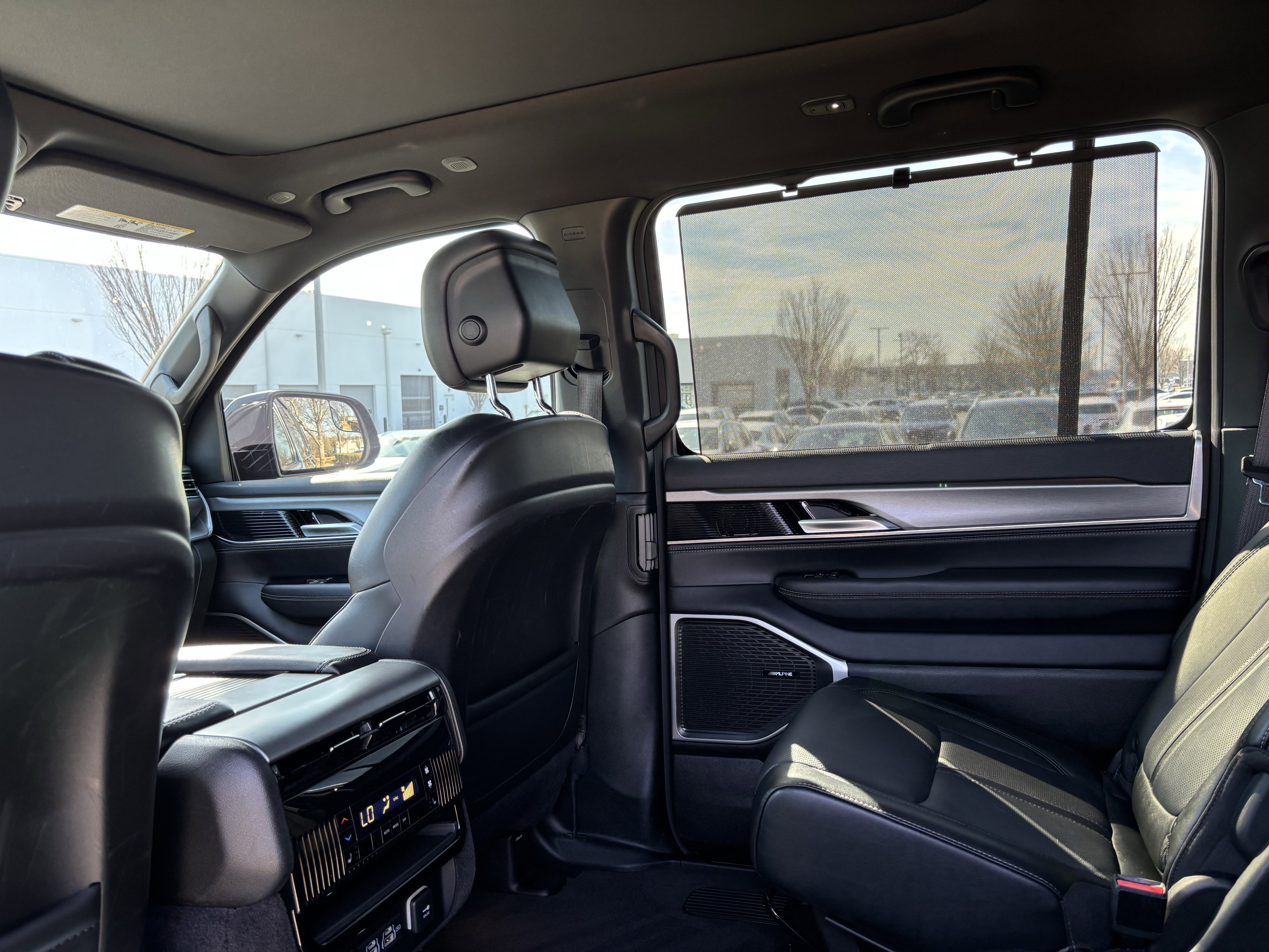 Used 2024 Jeep Wagoneer L Series II w/ Convenience Group I image 32