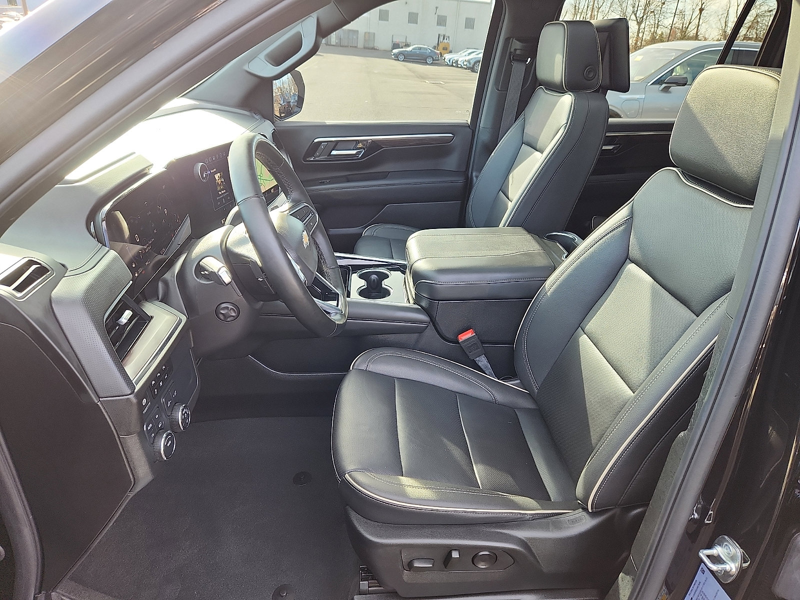 Used 2025 Chevrolet Suburban Premier image 16