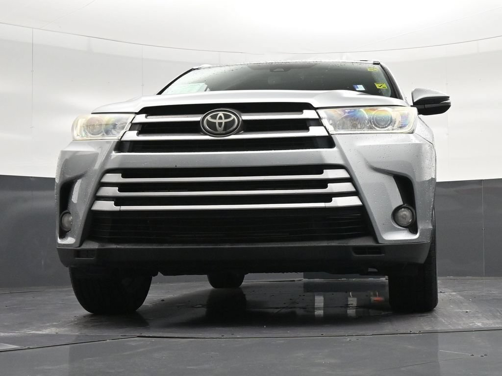 Used 2019 Toyota Highlander XLE FWD image 30
