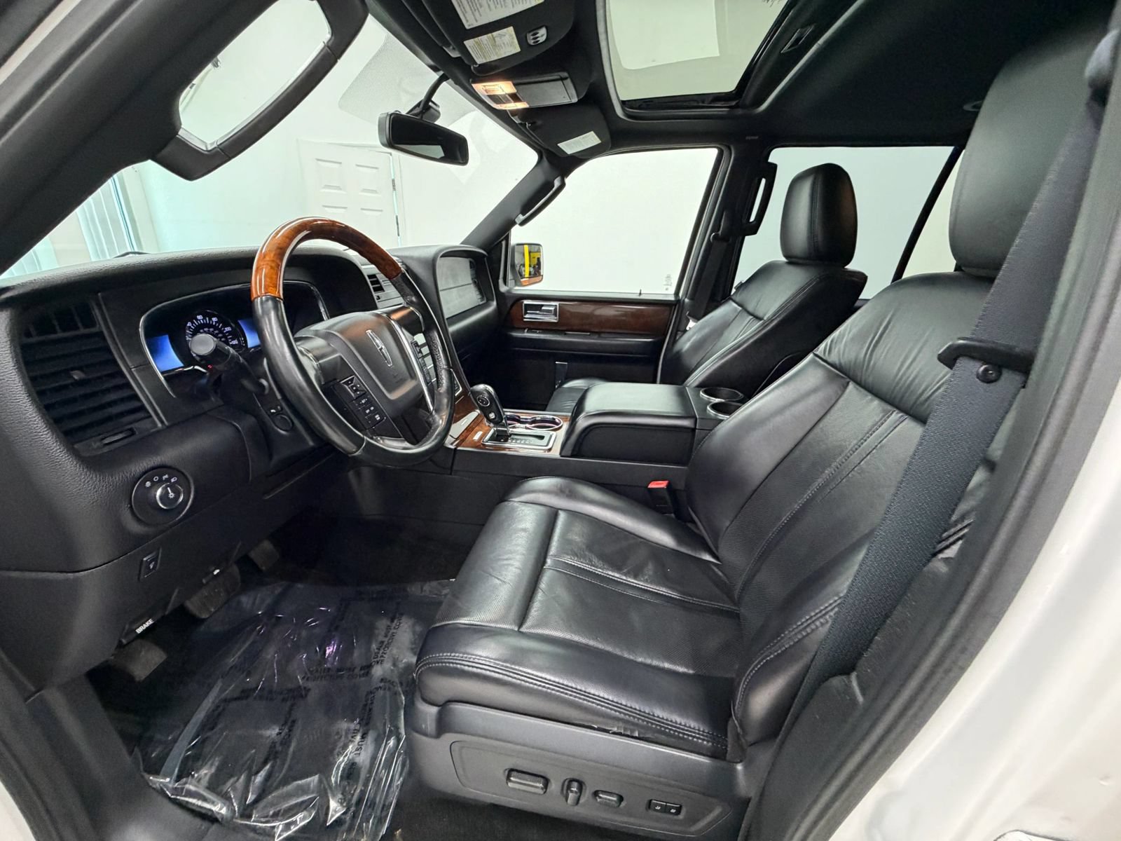 Used 2017 Lincoln Navigator Select AWD/4WD image 14