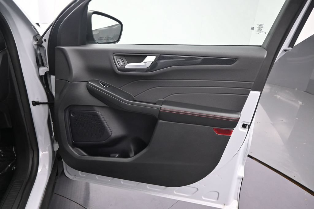 Used 2025 Ford Escape ST-Line FWD image 21