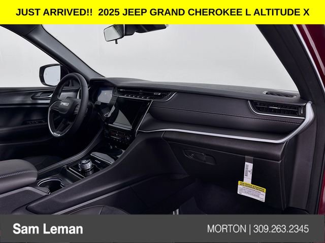 New 2025 Jeep Grand Cherokee L Altitude image 30