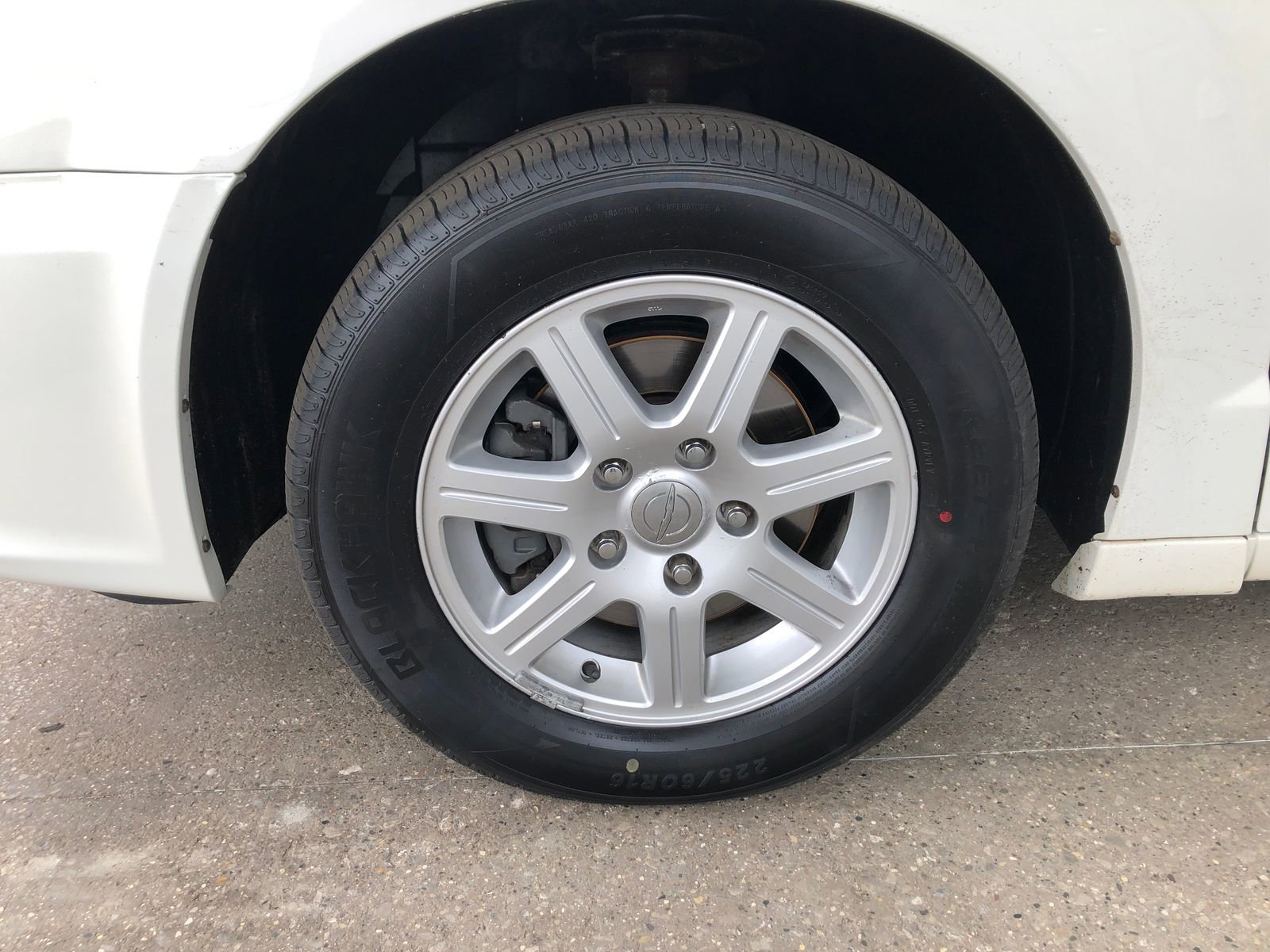 Used 2011 Chrysler Town & Country Touring FWD image 4