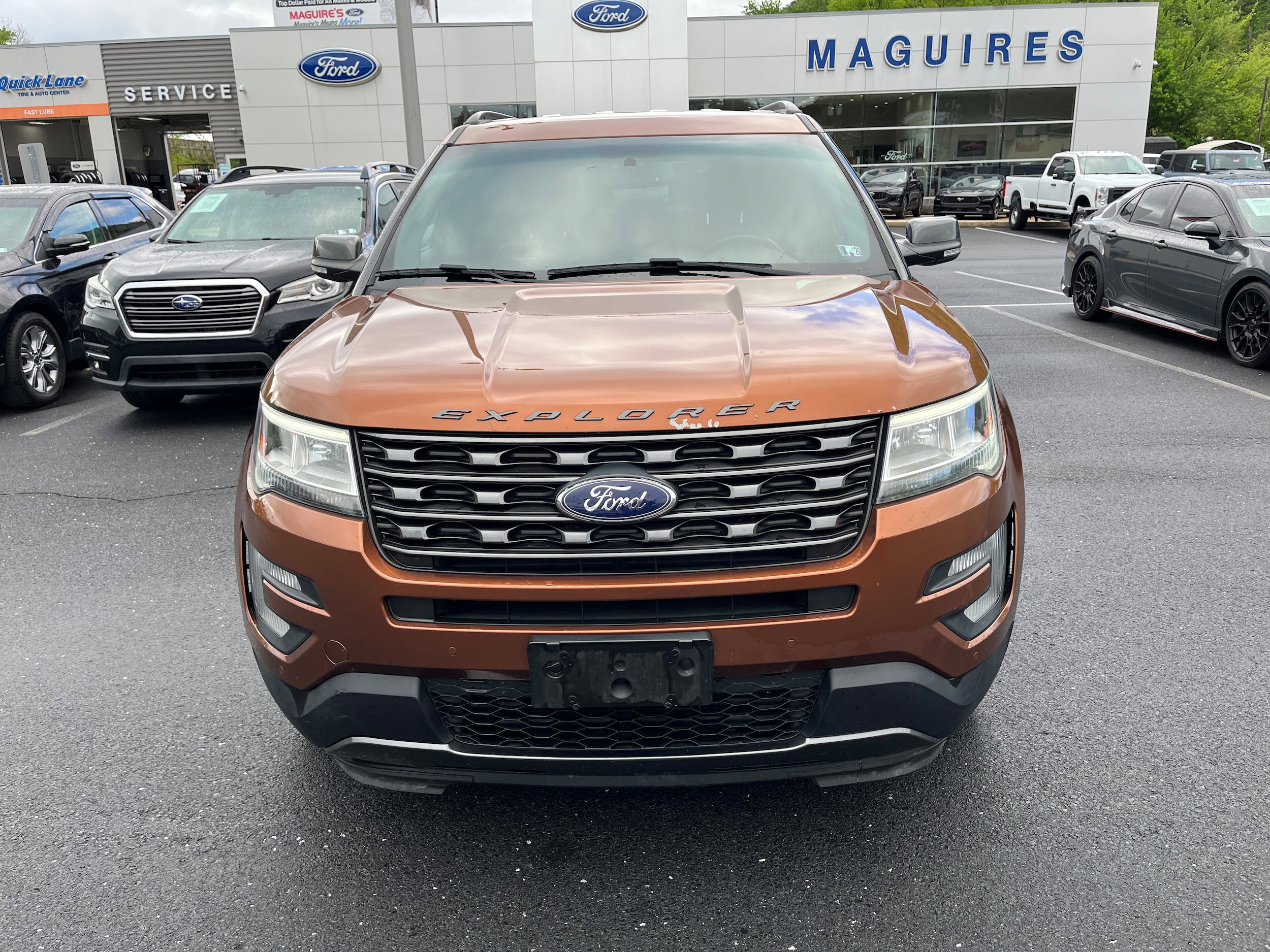 Used 2017 Ford Explorer XLT w/ Equipment Group 202A AWD/4WD image 2