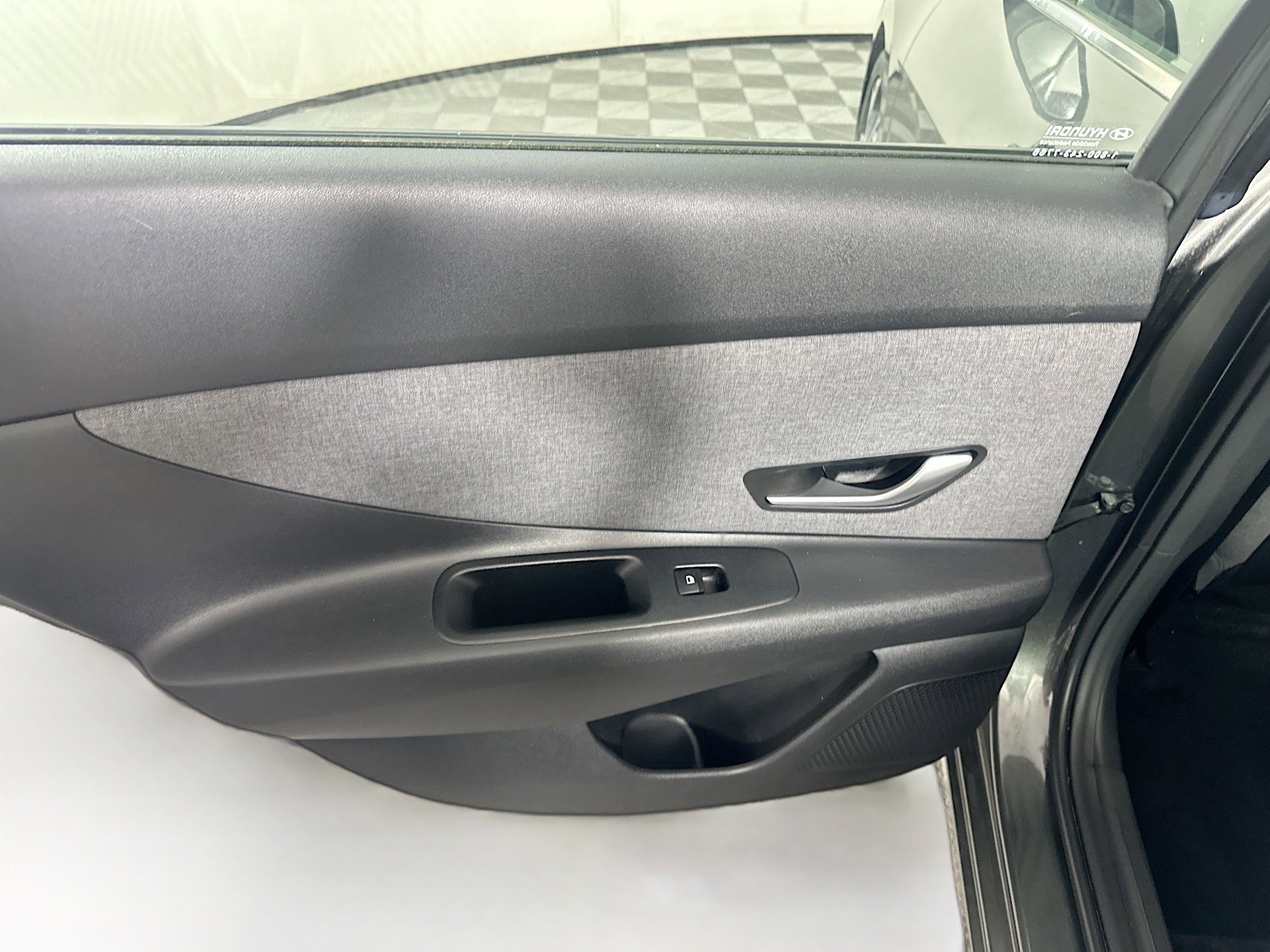 Used 2024 Hyundai Elantra Limited image 27