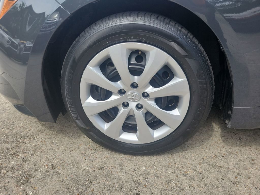 Used 2023 Toyota Corolla LE FWD image 33