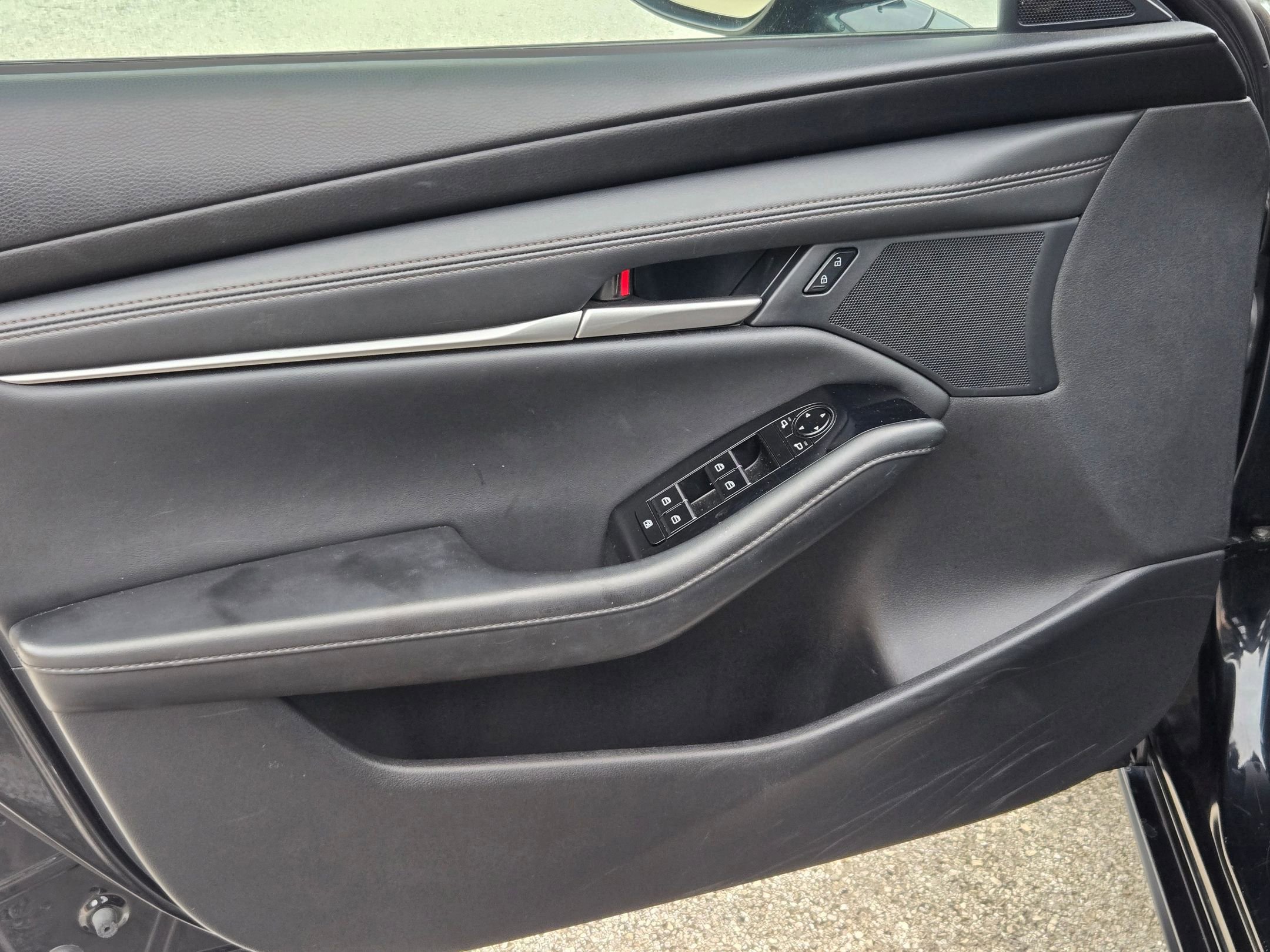 Used 2024 MAZDA MAZDA3 s FWD image 10
