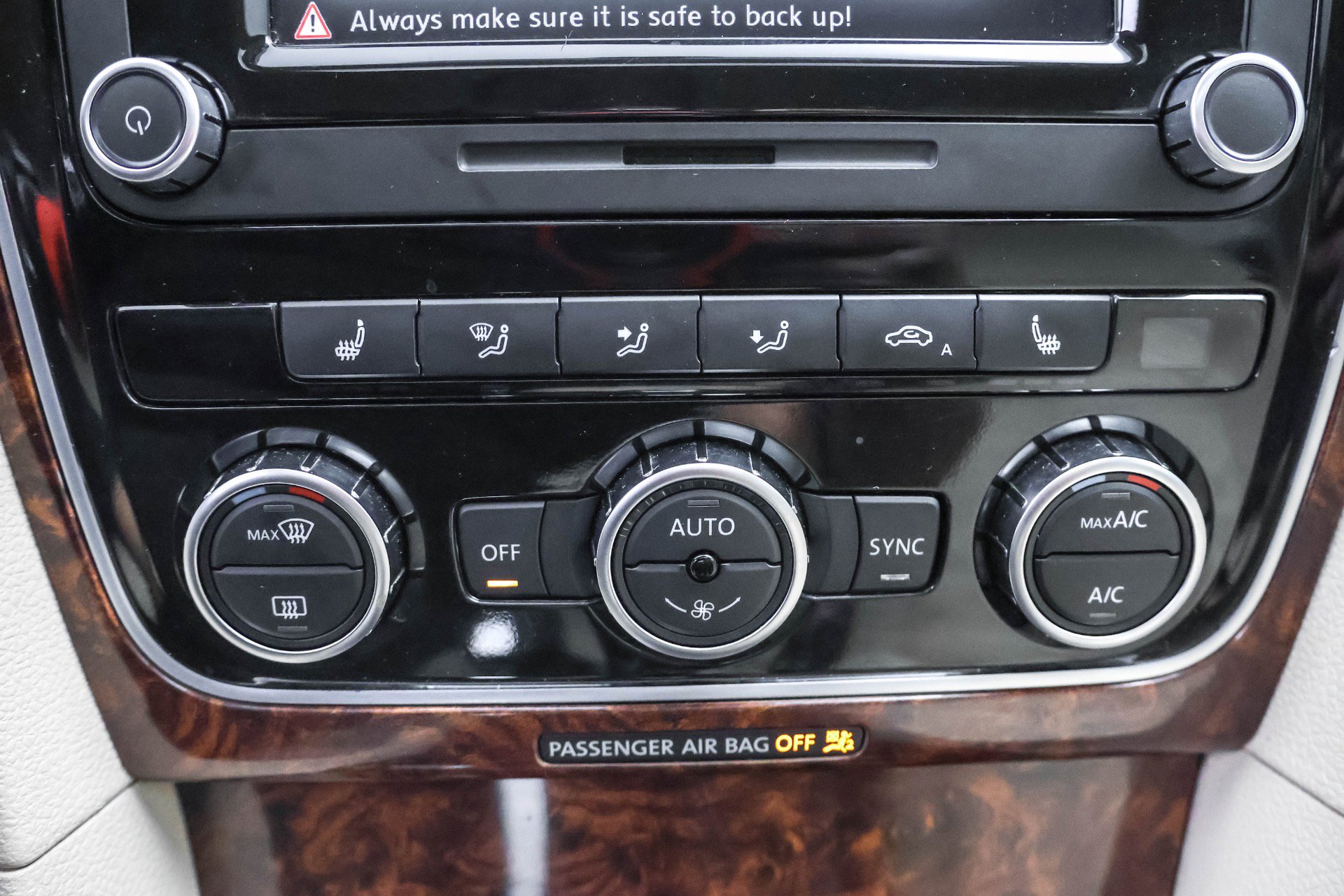 Used 2013 Volkswagen Passat TDI SEL Premium image 11