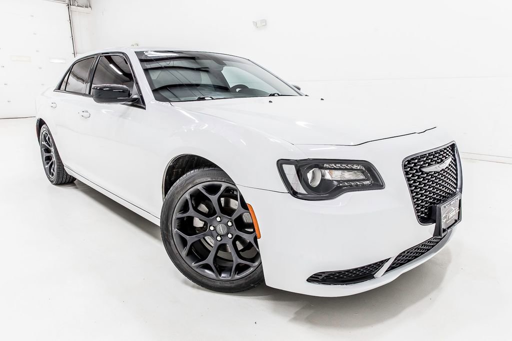 Used 2023 Chrysler 300 Touring w/ Sport Appearance Package RWD image 3