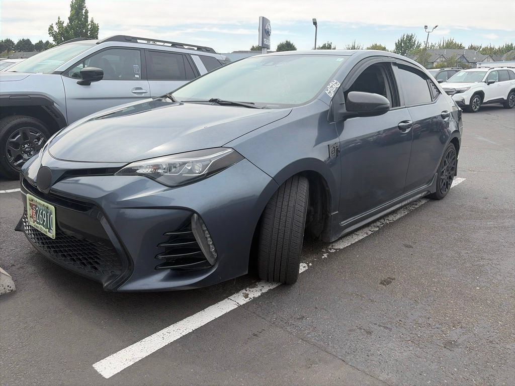 Used 2018 Toyota Corolla SE w/ SE Premium Package FWD image 3