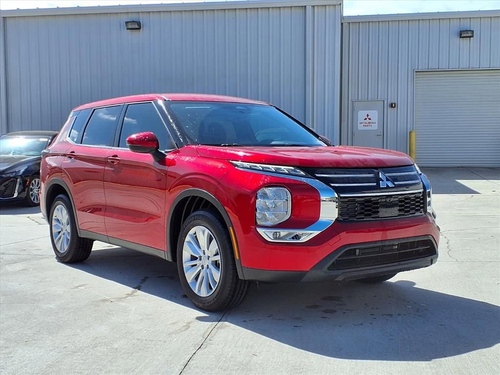 Used 2026 Mitsubishi Outlander ES FWD image 5