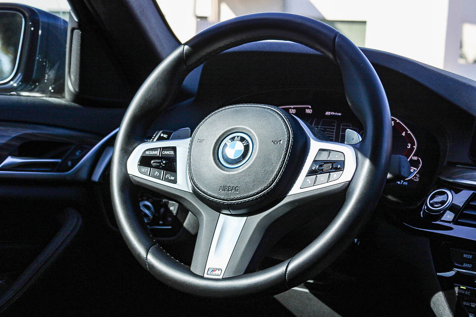 Used 2023 BMW 530e w/ M Sport Package image 15