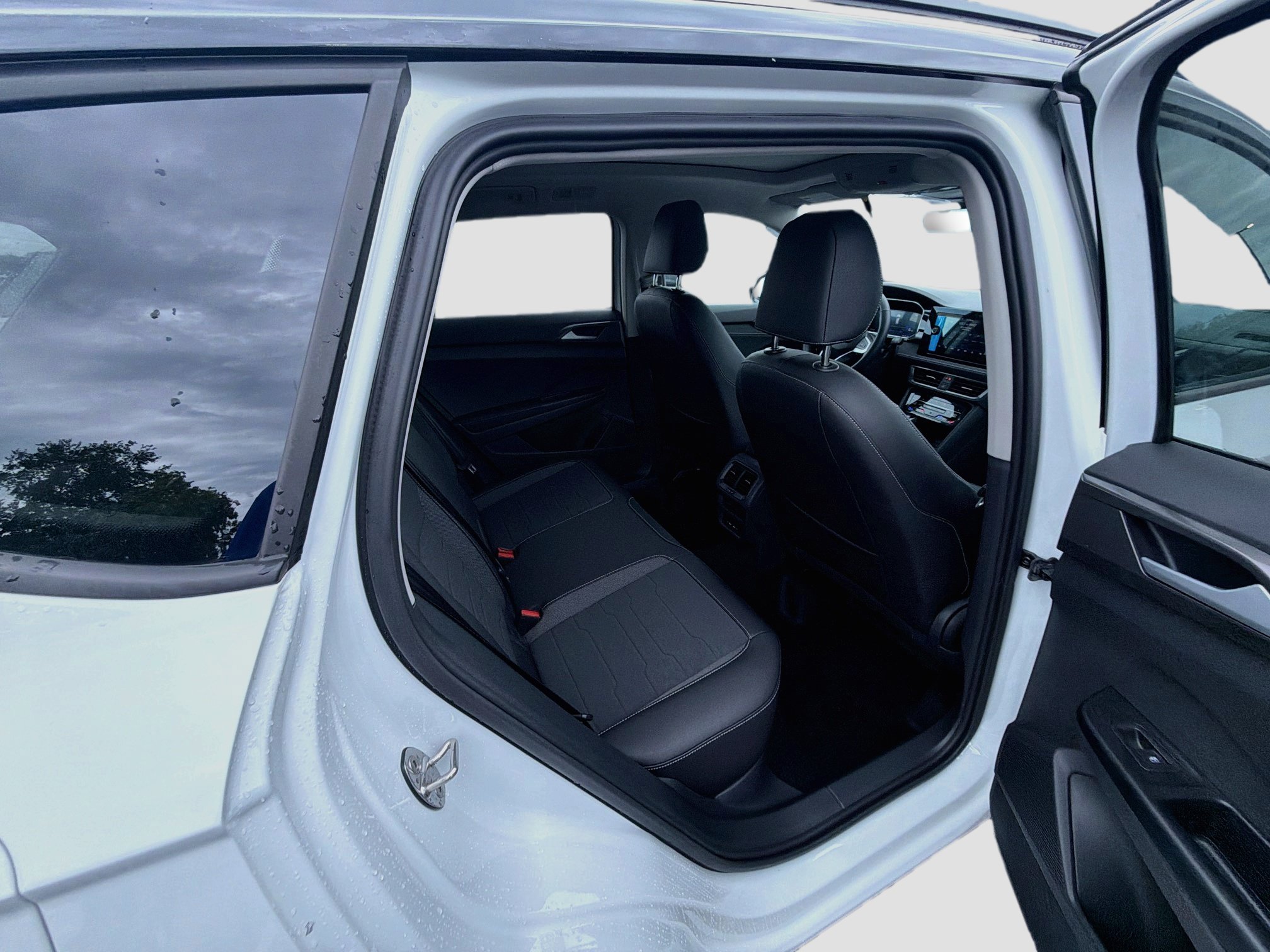 New 2026 Volkswagen Taos SE FWD image 21