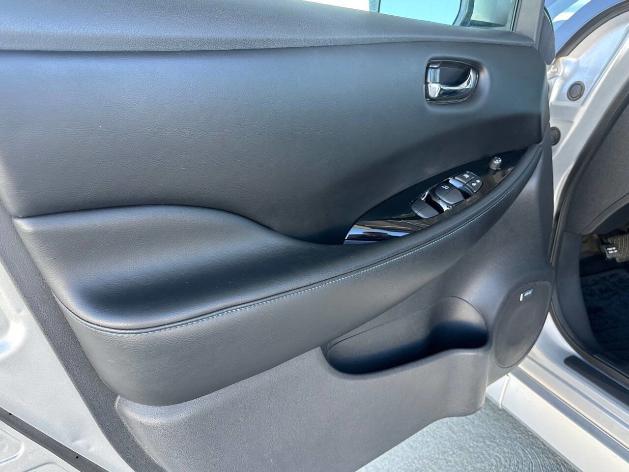 Used 2018 Nissan Leaf SL w/ Protection Package image 12