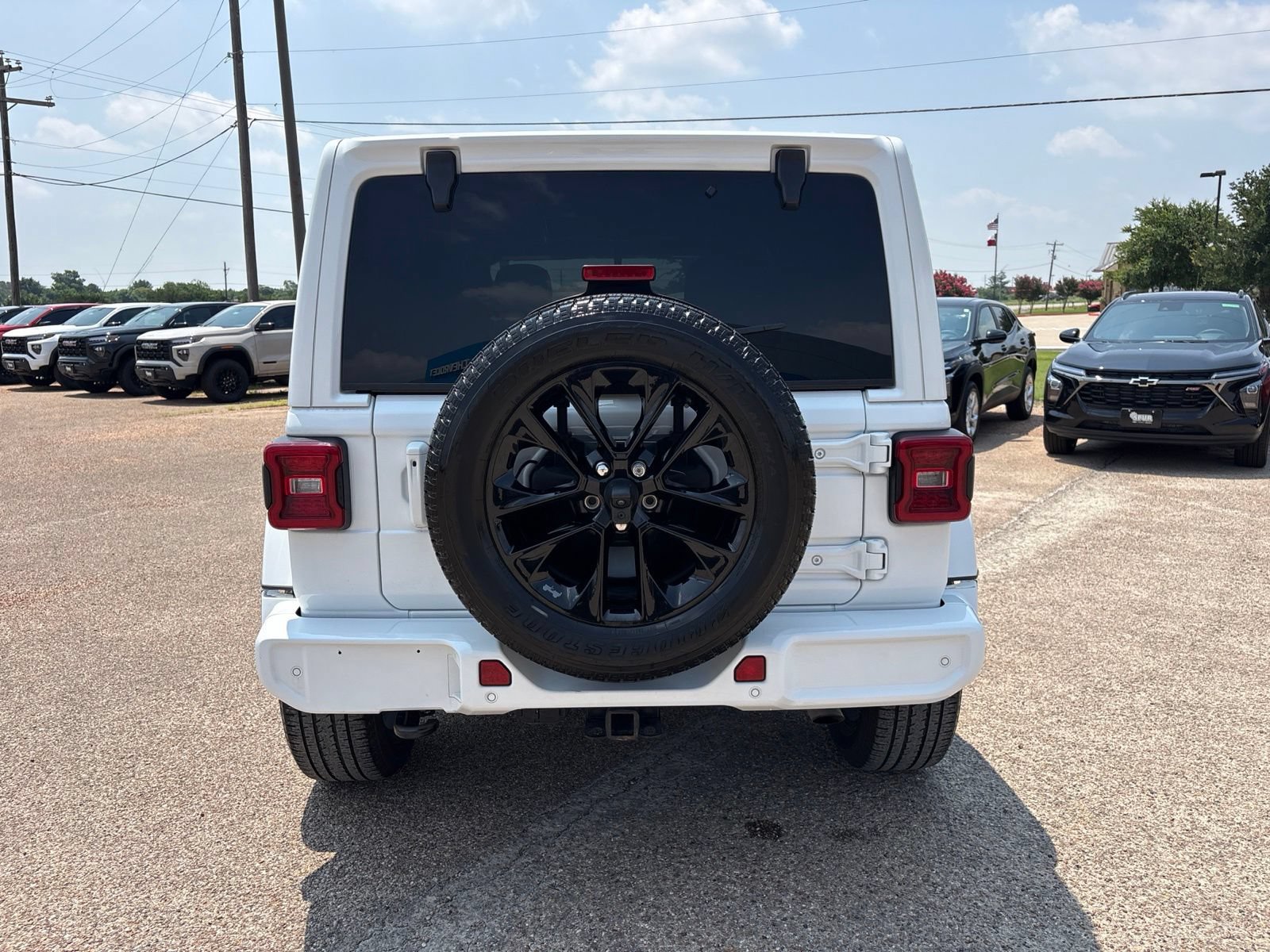 Used 2021 Jeep Wrangler Unlimited Sahara AWD/4WD image 5