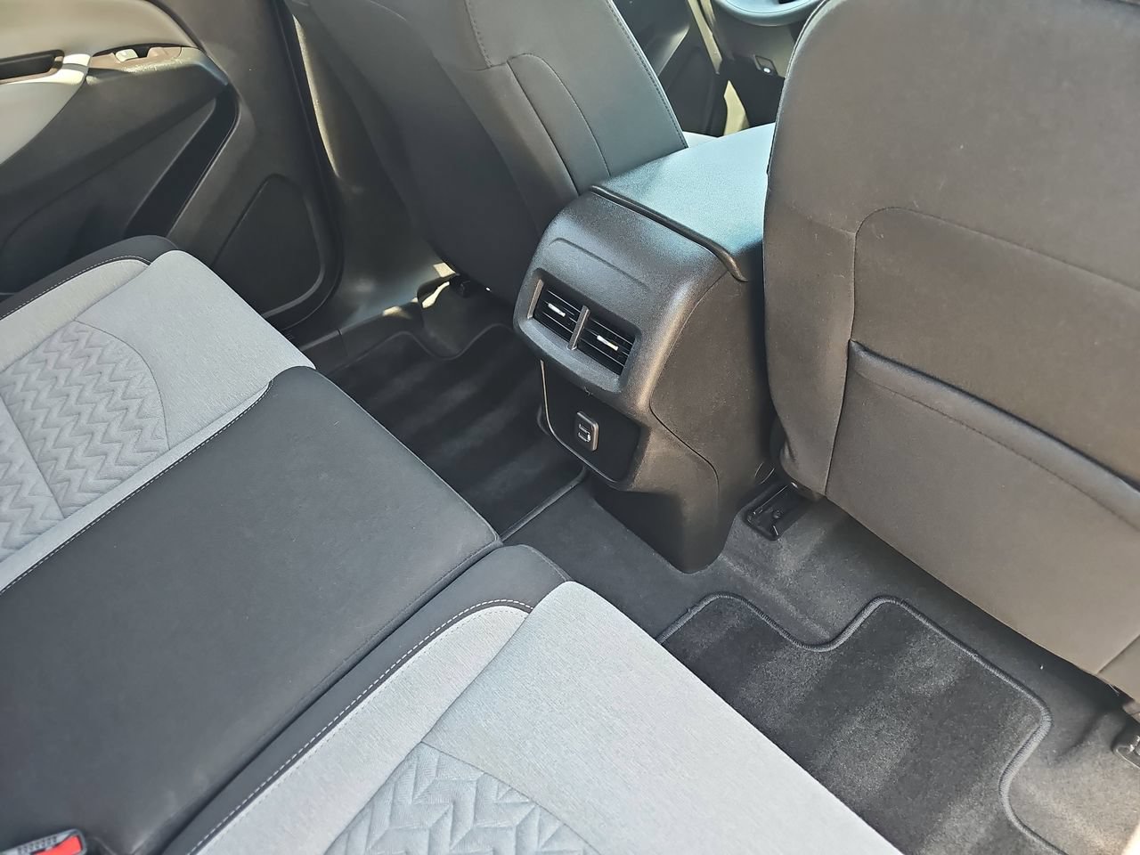 Used 2022 Chevrolet Equinox LT FWD image 11