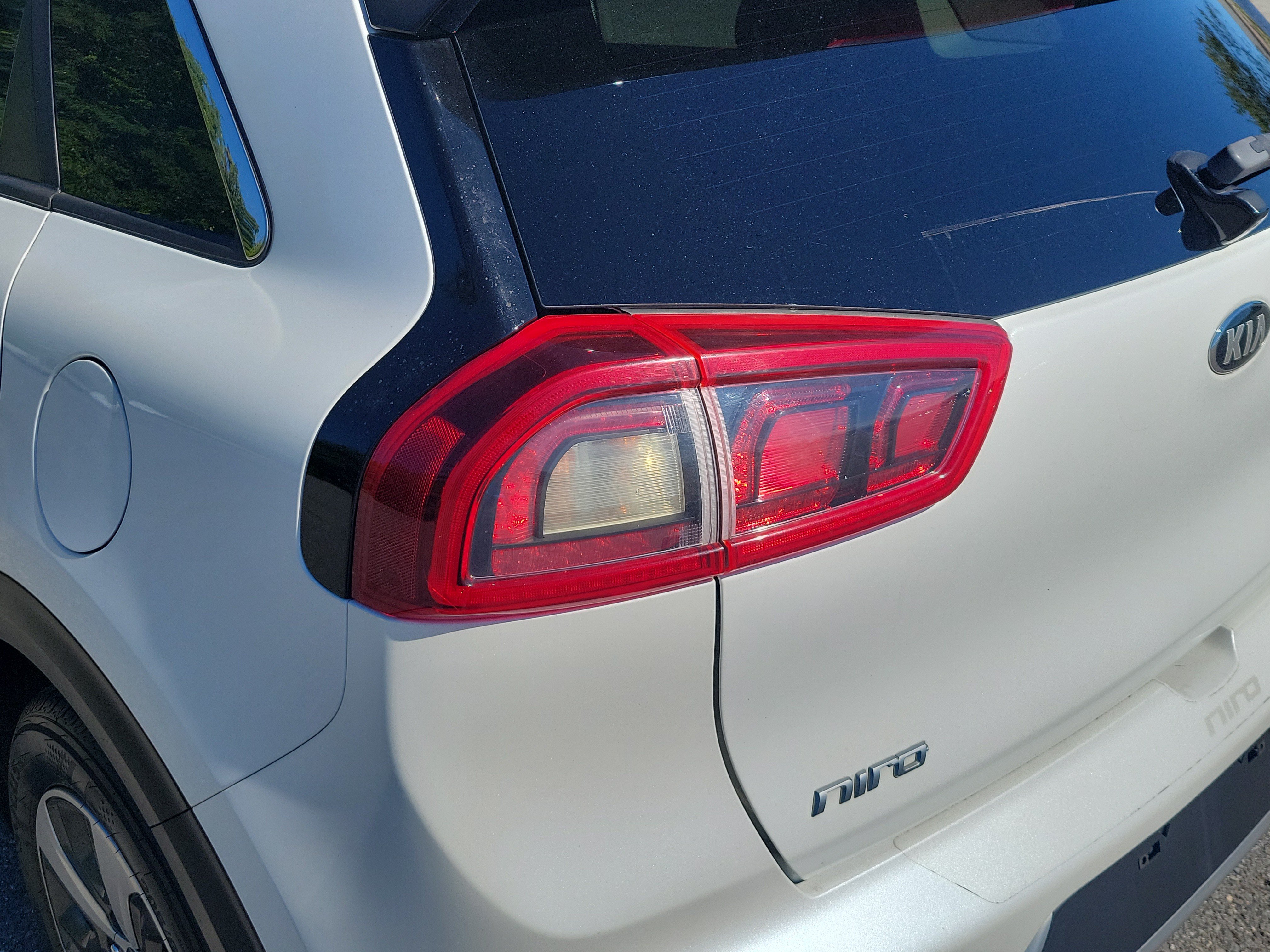 Used 2018 Kia Niro LX FWD image 11