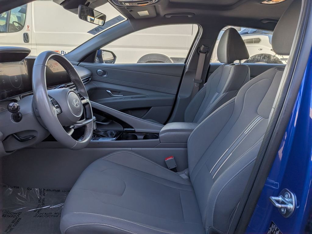 Used 2025 Hyundai Elantra SEL image 15