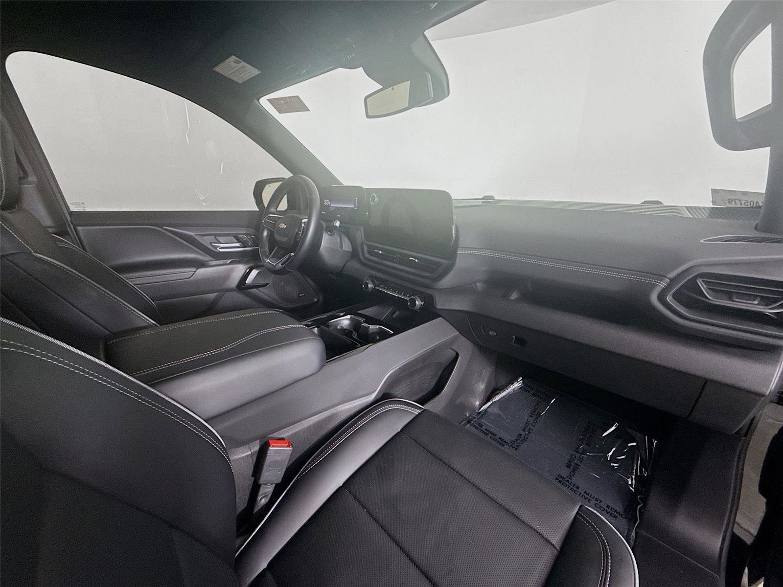 Used 2025 Chevrolet Silverado EV LT image 30