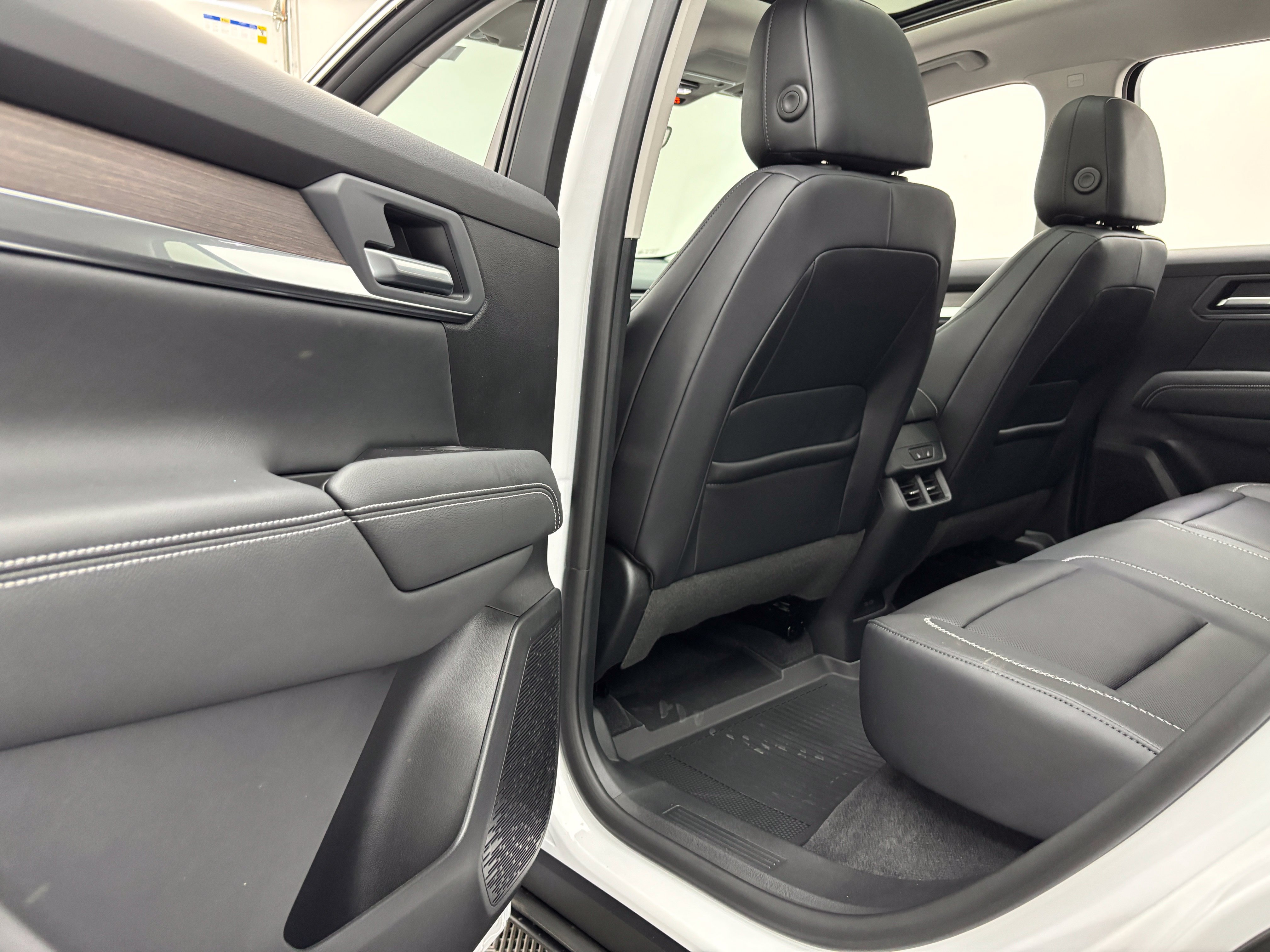 New 2027 GMC Terrain Denali w/ LPO, Floor Liner Package AWD/4WD image 41