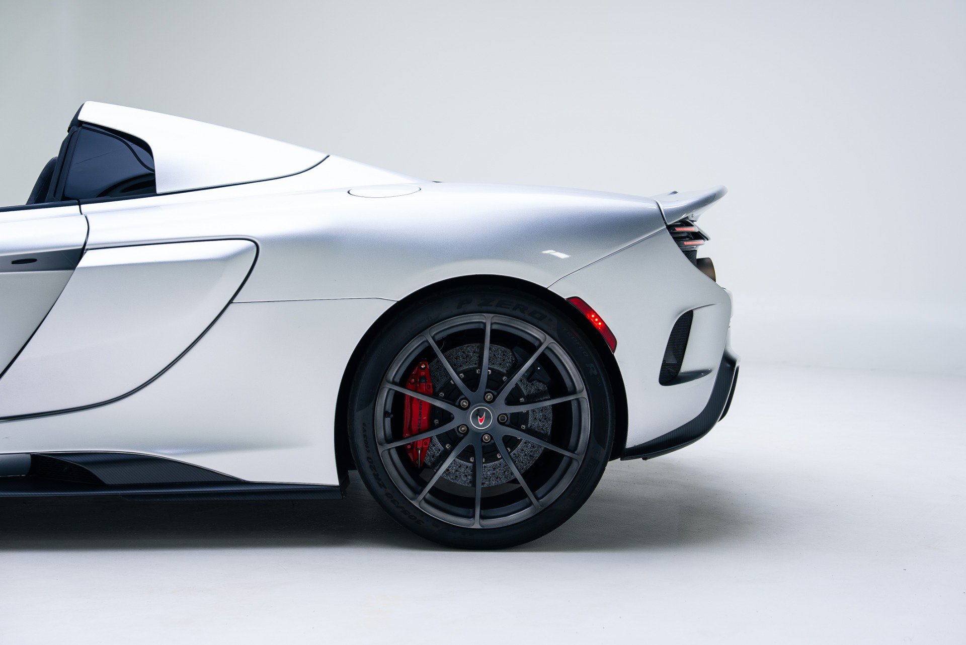 Used 2016 McLaren 675LT image 16