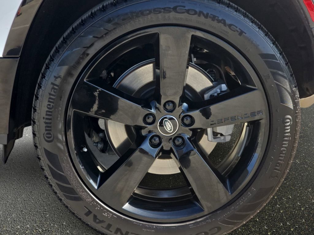 Used 2025 Land Rover Defender 90 X-Dynamic SE image 34