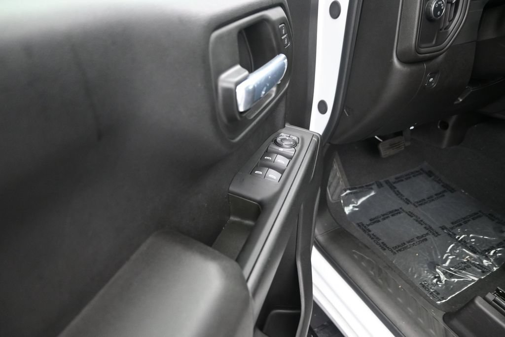 Used 2026 Chevrolet Silverado 1500 Custom w/ Turbomax Blackout Package RWD image 10