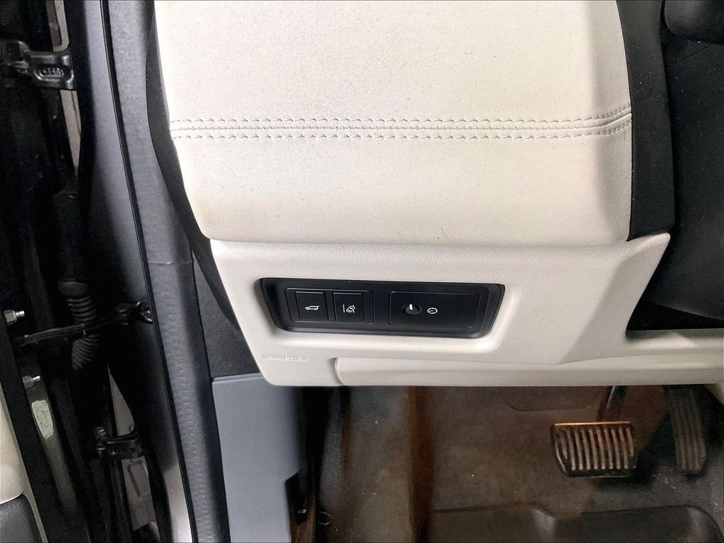 Used 2019 Land Rover Discovery Sport HSE AWD/4WD image 24